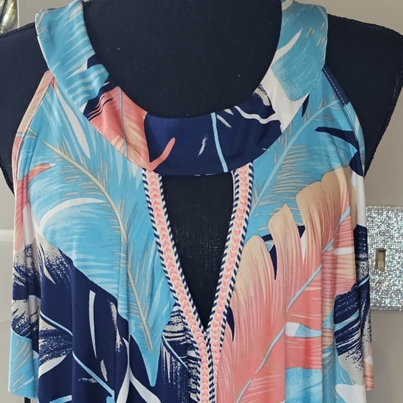 VENUS Tops - Venus multicolor flare blouse